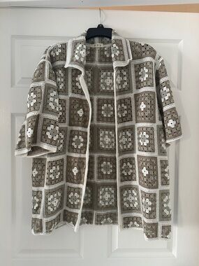 POL Beige and White Crochet Short-Sleeve Cardigan